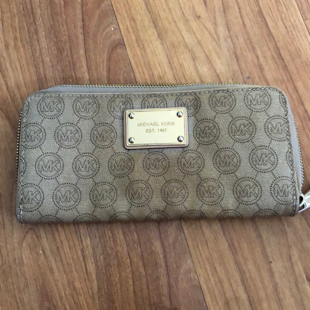 Micael kors wallet